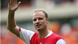 Arsenal tính đưa Dennis Bergkamp trở lại Emirates